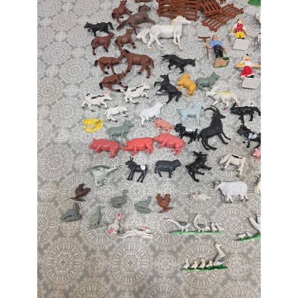 Vintage Plastic Farm Animals Figures Toy Lot Horses Cows Pigs‎ Miniature Playset - Picture 2 of 8